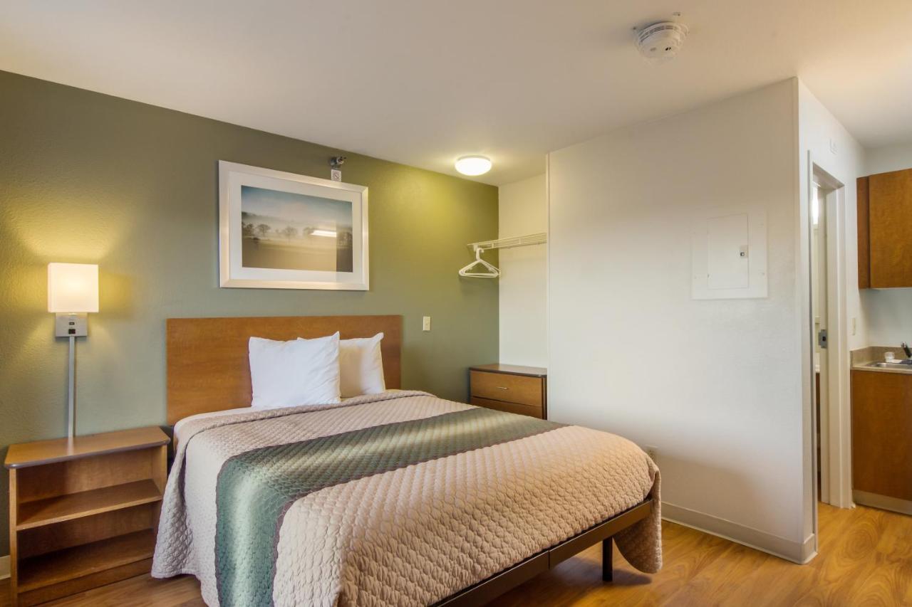 Studio with One Queen Bed Non-Smoking