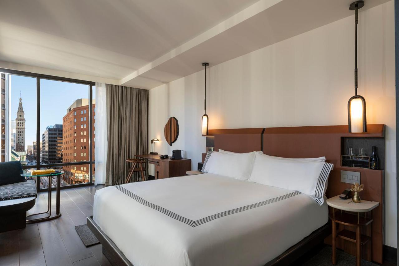 King Room - Accessible with Shower with Grab Bar
