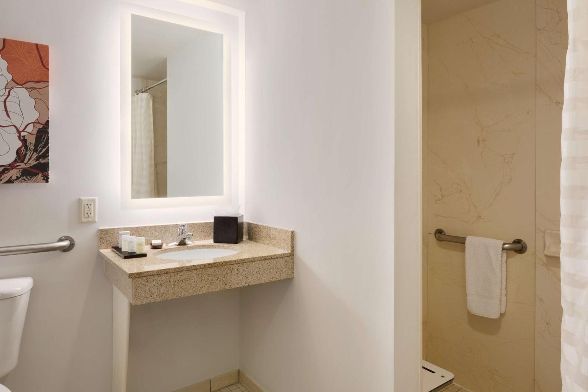 One-Bedroom King Suite Hearing Access or Non-Smoking,1275502147:JPEG
