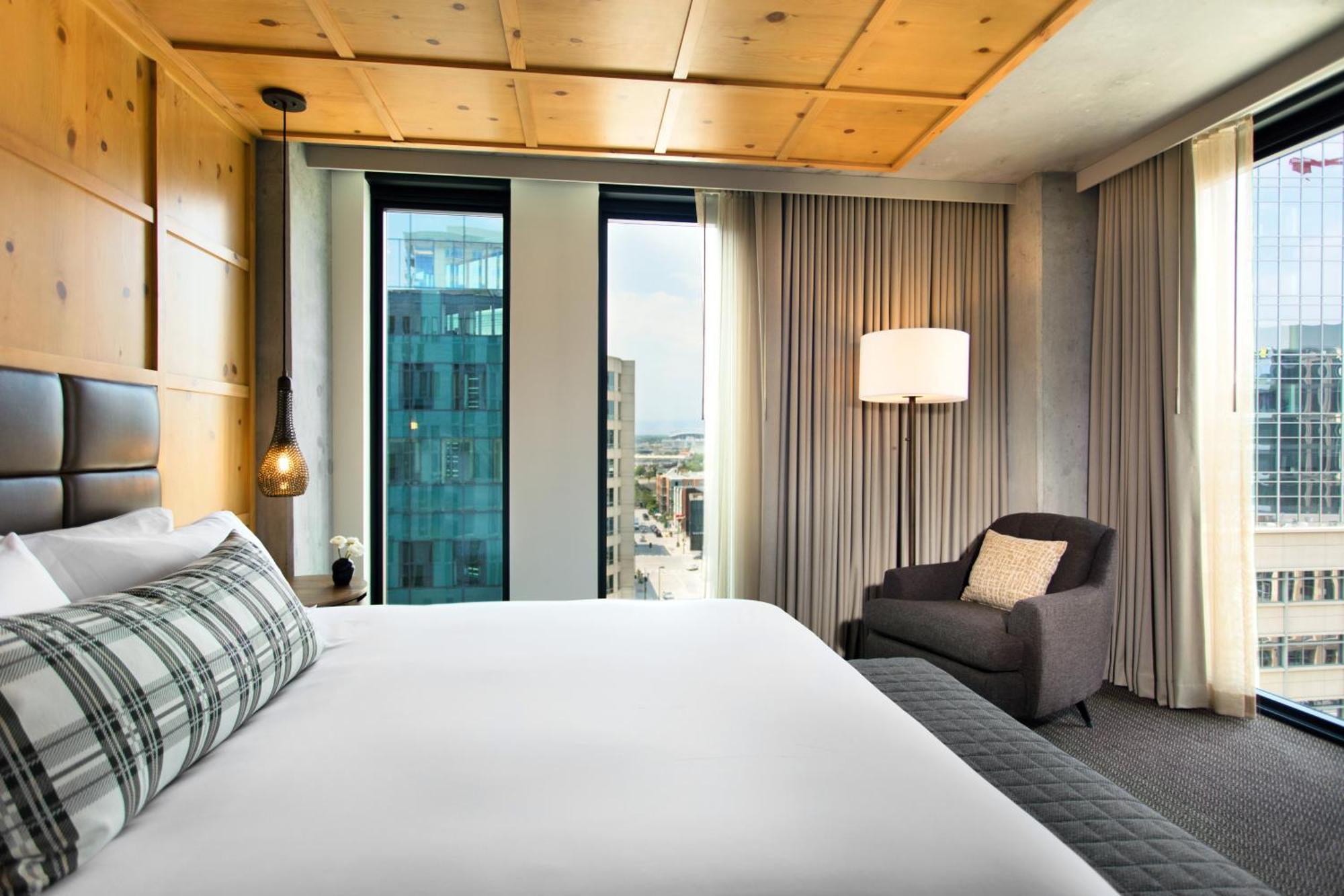 Premium King Room with Mountain View
