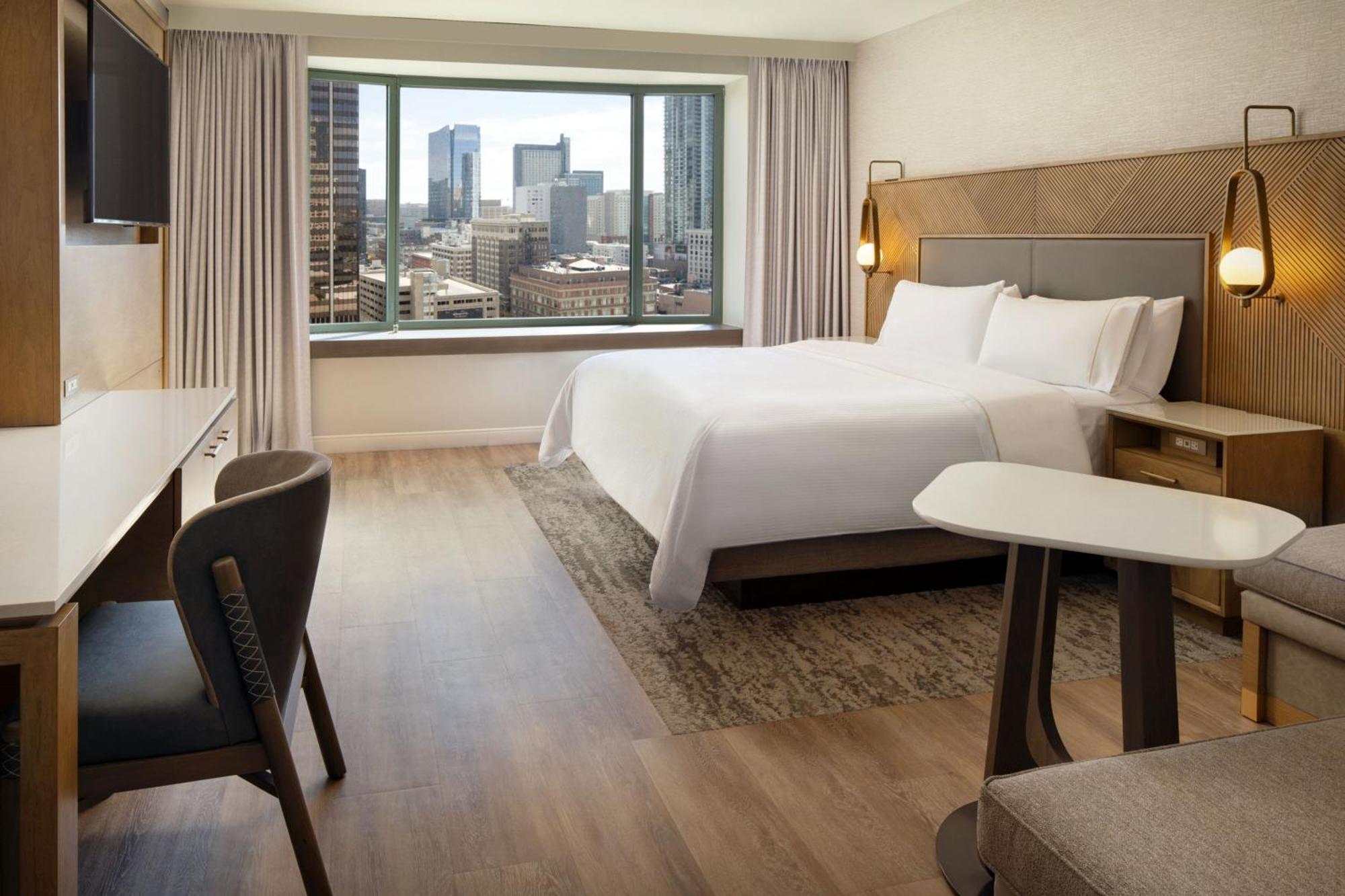 Deluxe King Room City View