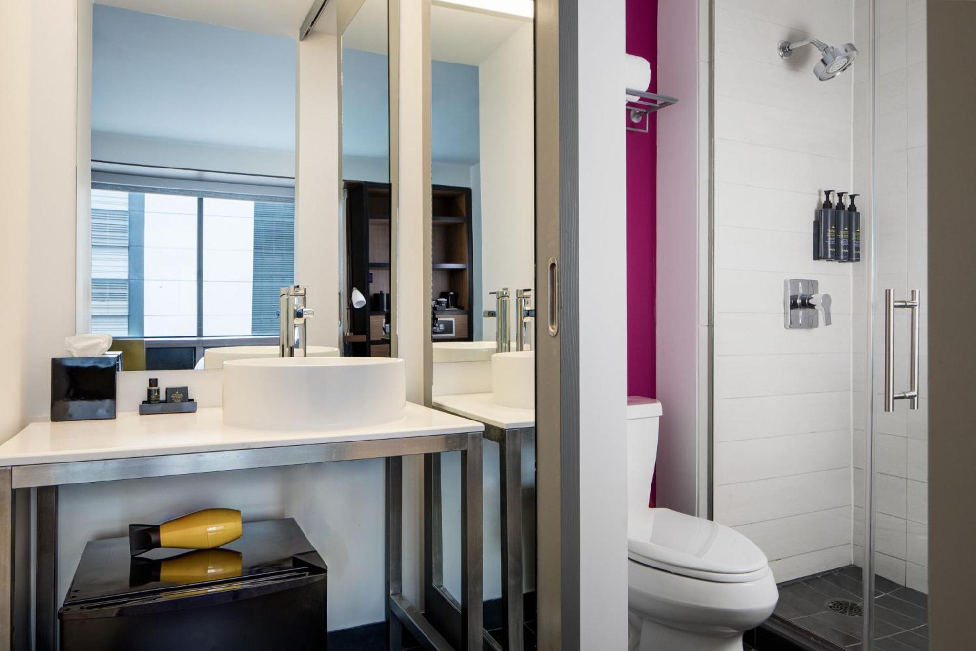 Guest Room, 1 King