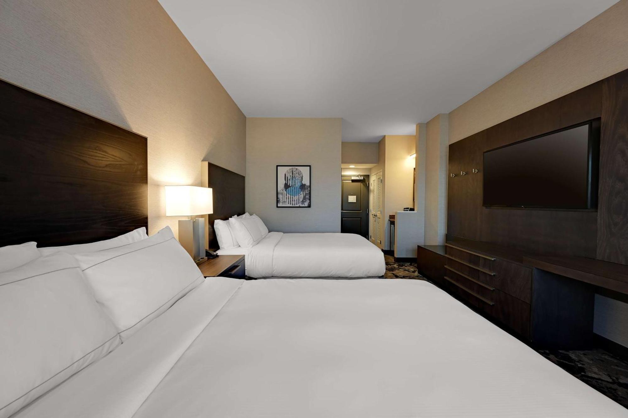Two-Room Suite with Two Queen Beds