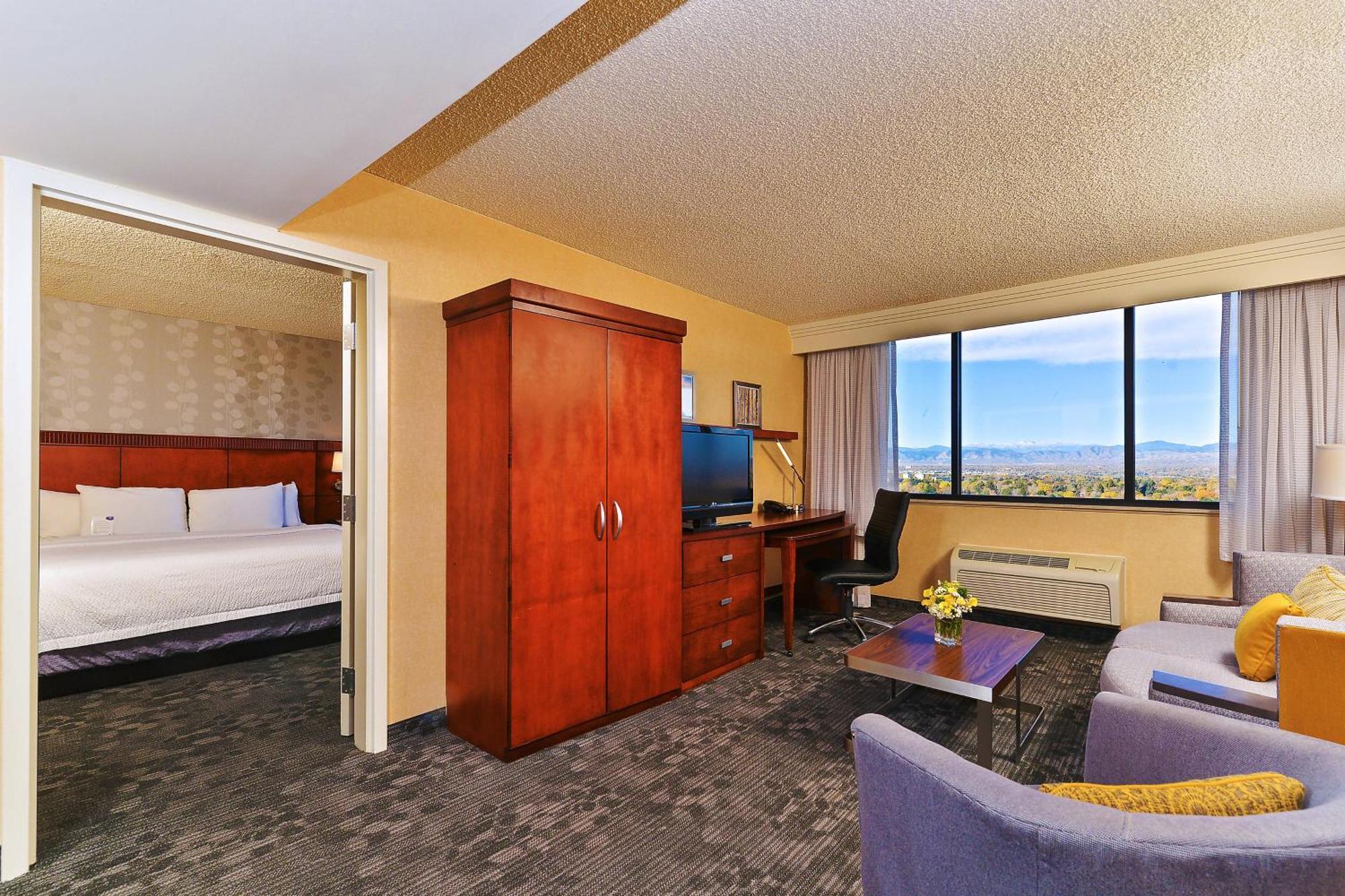 One-Bedroom Two-Room Suite,1618826009:JPEG