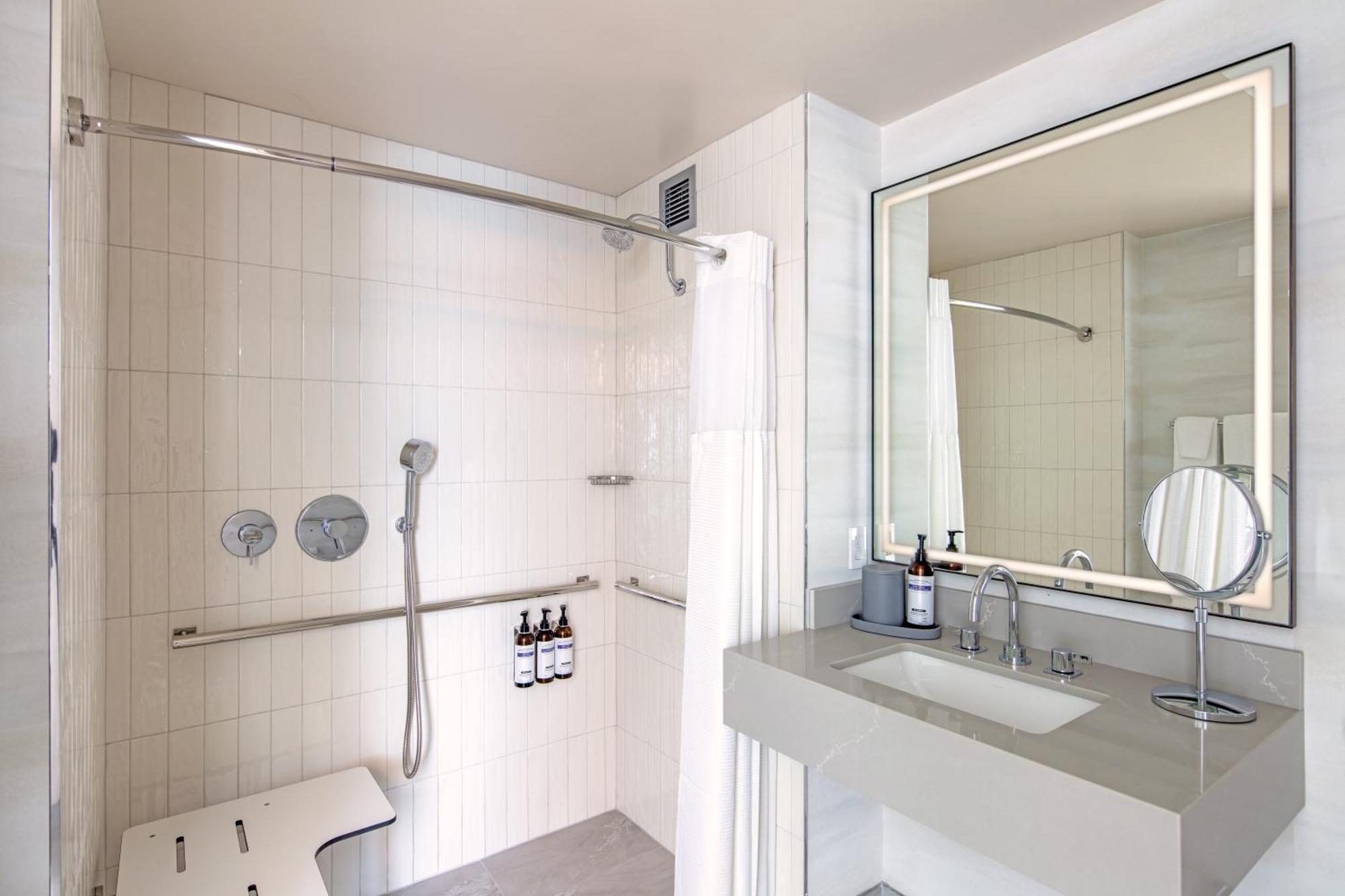 King Room with Accessible Shower - Disability Access