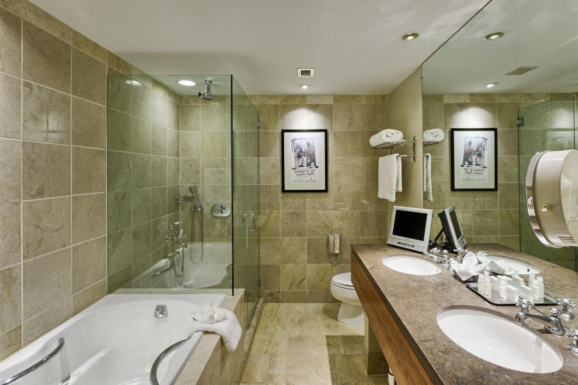 Deluxe Queen Room with Two Queen Beds