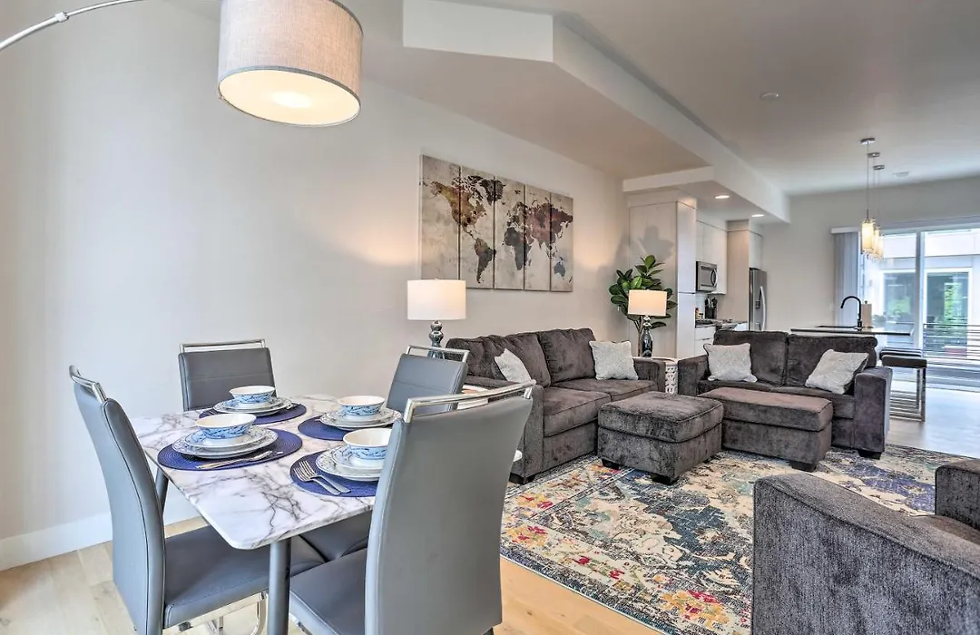 Trendy Denver Townhome - Walk To Mile High Stadium-1