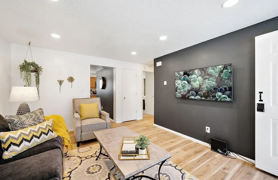 Charming 2 1 In Denver W Flexible Family Space-1