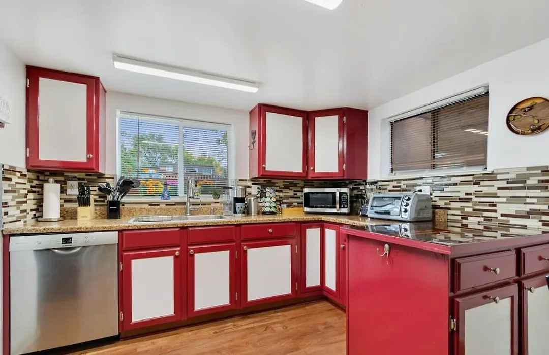 Cozy & Spacious Apartment Steps From Regis-1