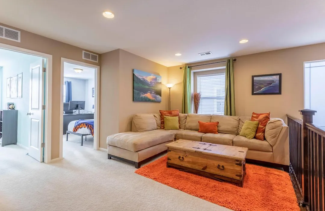 Spacious Family Friendly Townhome In Central Park-1