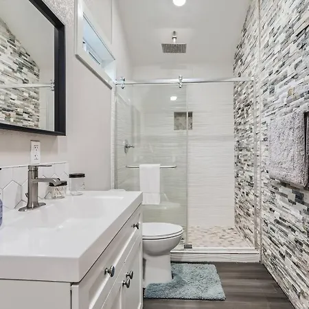 Private Sunnyside Studio Cozy Modern Getaway Villa-2