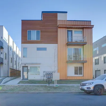 Upscale Retreat With Rooftop Walk To Mile High-3