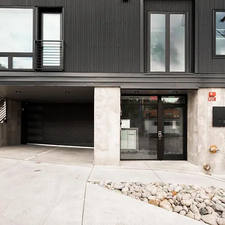 Contemporary Condo - Grill - Balcony - Tesoro-3