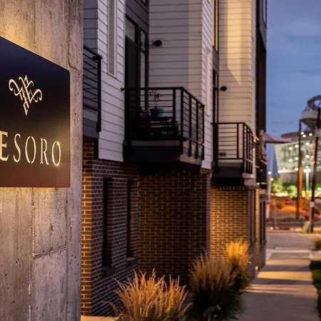 Walk To Gameday - Jefferson Park Condo - Tesoro-3