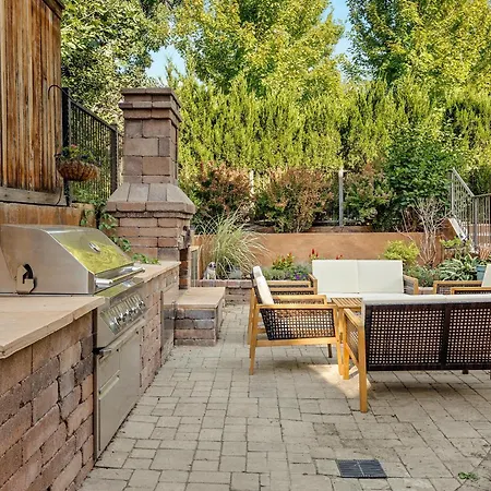 Tuscan Cherry Creek Gem - Dine And Shop Nearby-2