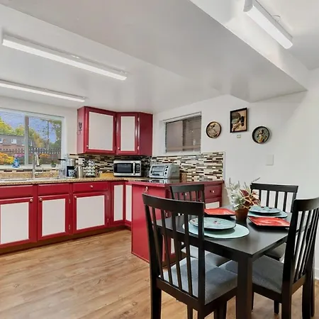 Cozy & Spacious Apartment Steps From Regis-2