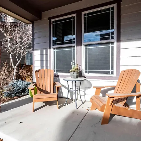 Spacious Family Friendly Townhome In Central Park-2