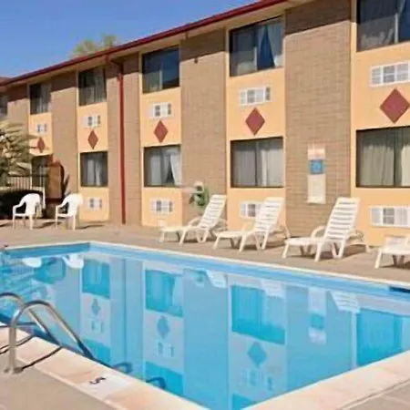 Super 8 By Wyndham Denver Stapleton-2