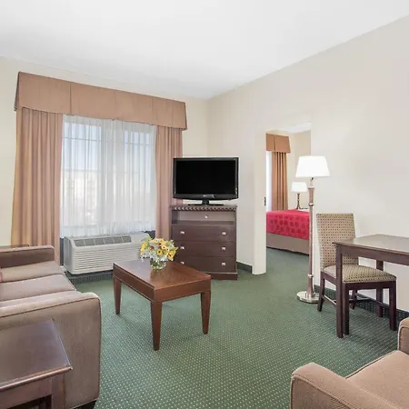 Ramada By Wyndham Denver International Airport-2