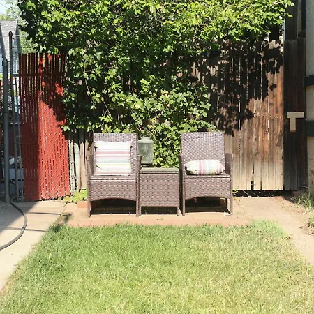 Steps To City Park + Restaurants: Denver Studio-2