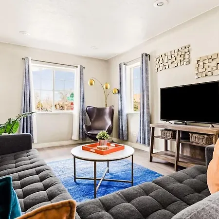 Stylish City Retreat - King Beds - Walk To Sloans Lake-3