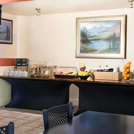 Ramada By Wyndham Denver Downtown-2